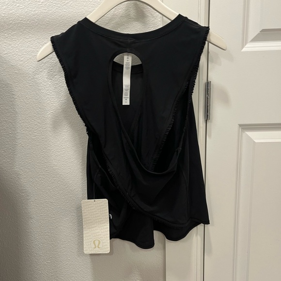 NWT Lululemon Fast as Light Tank SE Frilled. Black. Size 10 - Picture 5 of 7